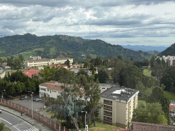 Penthouse en venta en Milán Manizales con amplia terraza panorámica y excelente ubicación.