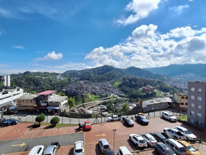 Apartamento en venta en San Jorge Manizales con parqueadero privado y excelente vista.
