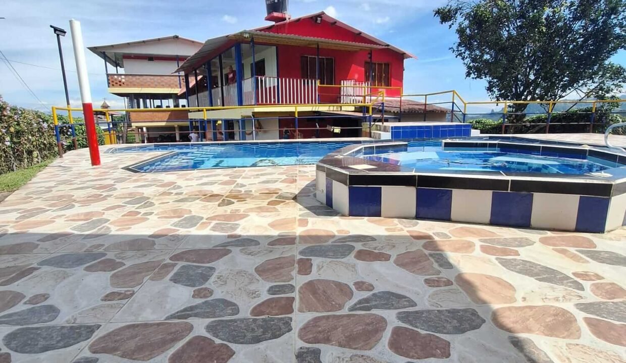 Casa campestre en venta en Llanitos Villamaría con piscina y excelente vista.