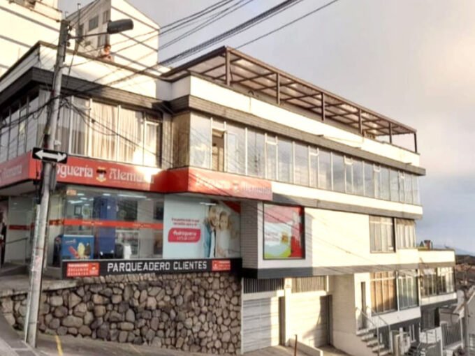 Edificación comercial en venta sobre Avenida Santander en Manizales
