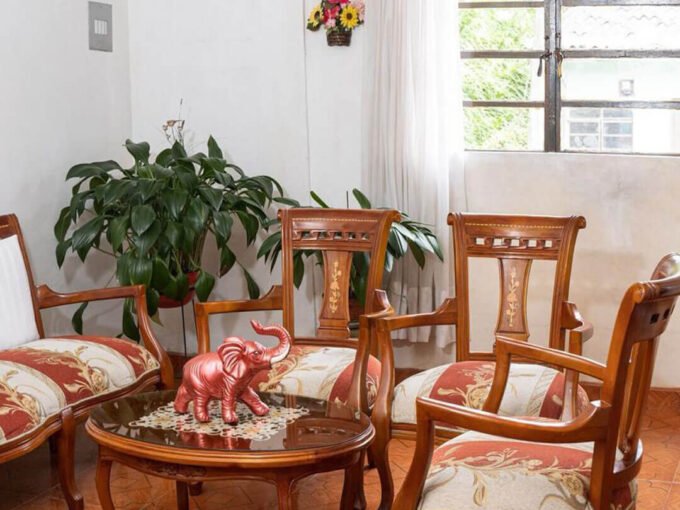 Casa en venta en el barrio Viveros Manizales, dos pisos con garaje y patios amplios.