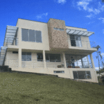 Venta campestre en San Peregrino Manizales con excelente vista panorámica y amplio lote de 1200 metros cuadrados.