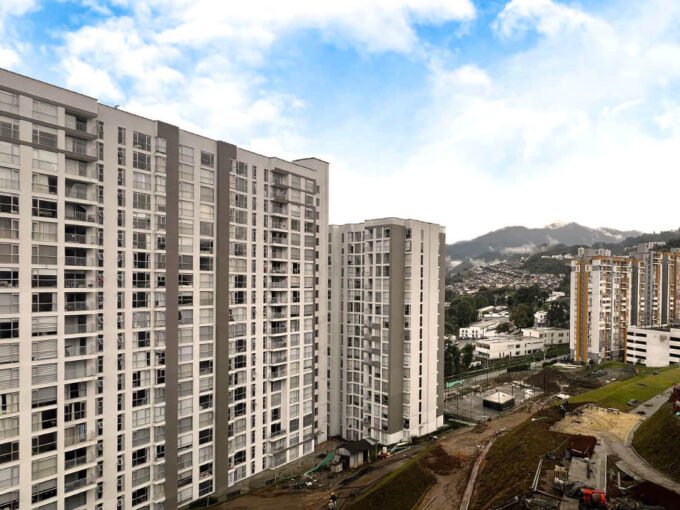 Apartamento en venta cesión de derechos Almendros de Bella Suiza Manizales con 3 alcobas y piscina.