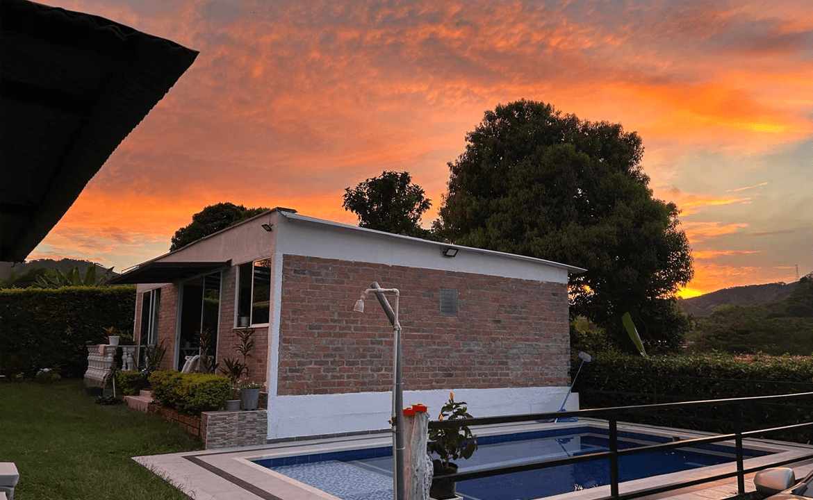 Venta temperadero independiente en Santágueda con piscina y zonas verdes
